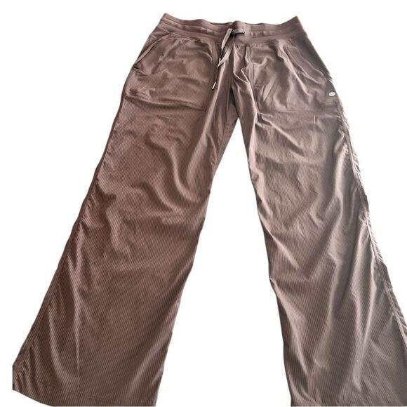 Lululemon Tan Lightweight Athelic with Subtle Sheen size L - Picture 2 of 8